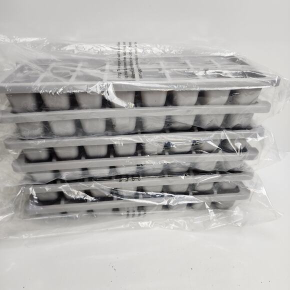 Target Gray BPA Free Plastic Stackable Set of 3 Ice Cube Trays (Total of 6) NEW - Picture 3 of 3